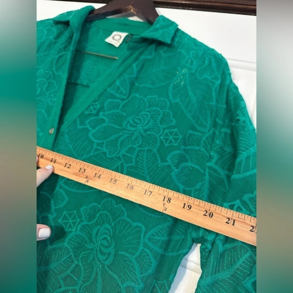 AKEMI + KIN Anthro Boho St. Patty’s Irish Burnout Green Eyelet Tunic XS PRISTINE